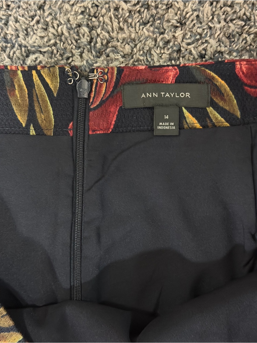 Floral Ann Taylor Pencil Skirt in Navy with Rose Print - Picture 2 of 2